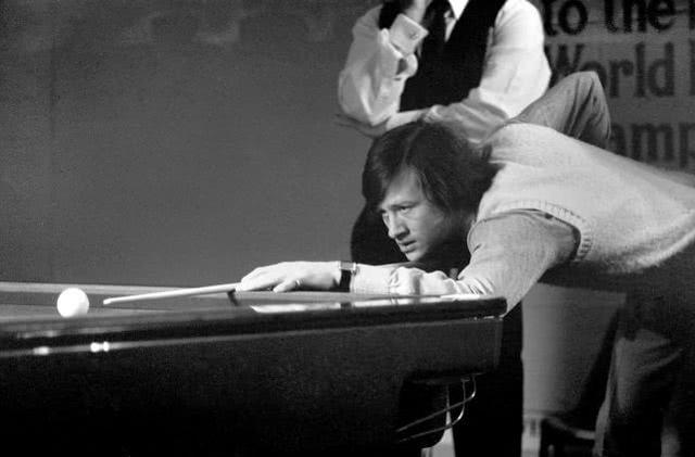 宝刀未老！53岁齐达内再现马赛回旋，戏耍大美女后轻盈破门